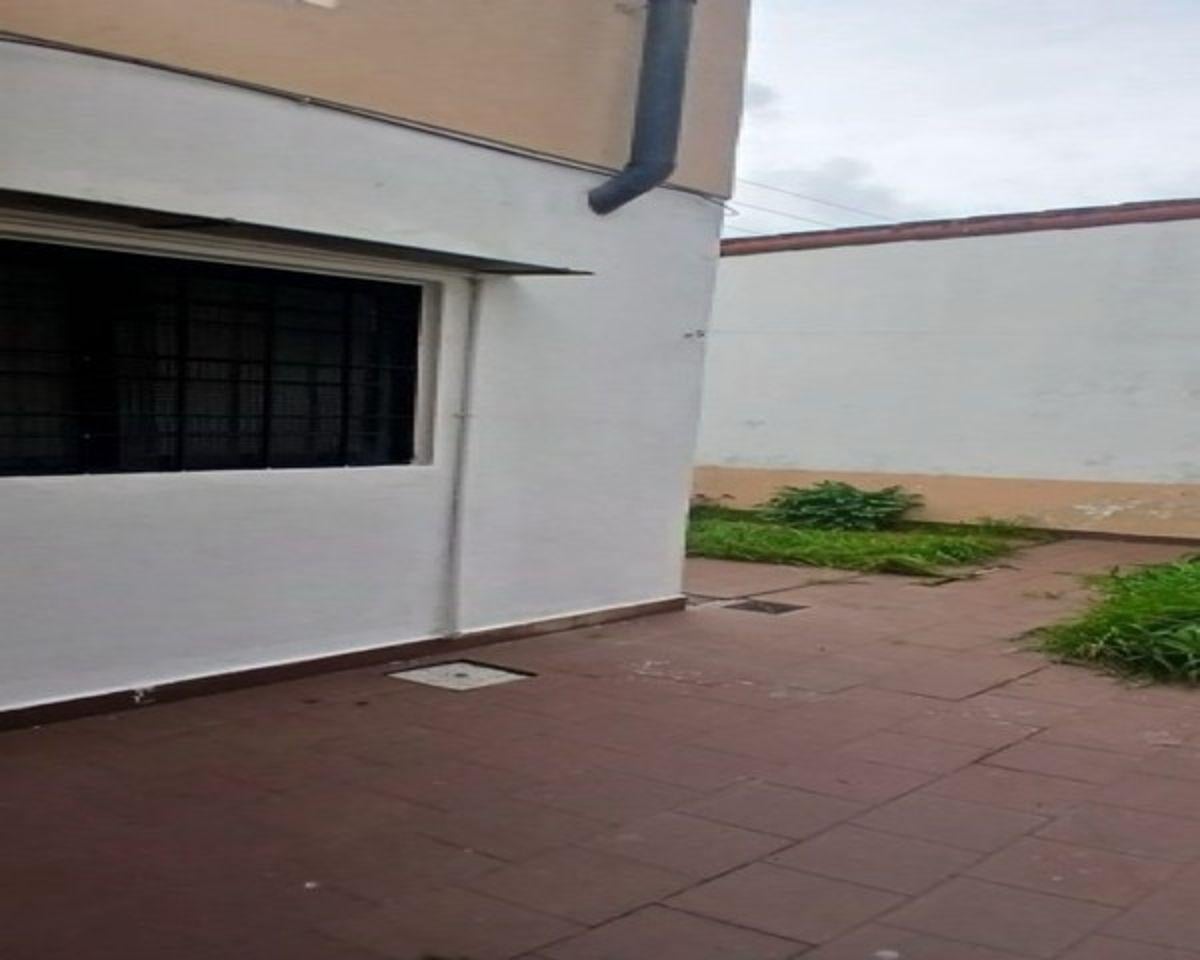 Foto de Casa de 3 Ambientes en Alquiler con Cochera, imagen 2