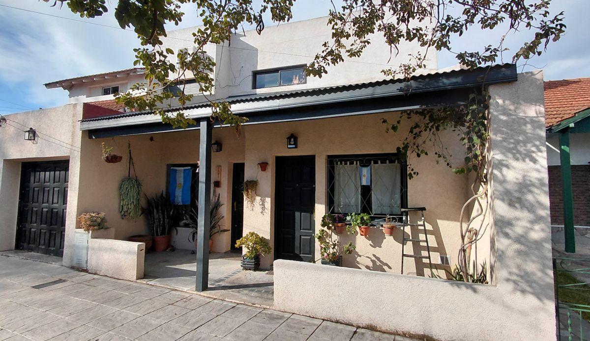 Foto de CASA 7 AMBIENTES CON GARAGE Y JARDÍN – APTA CRÉDITO, imagen 1