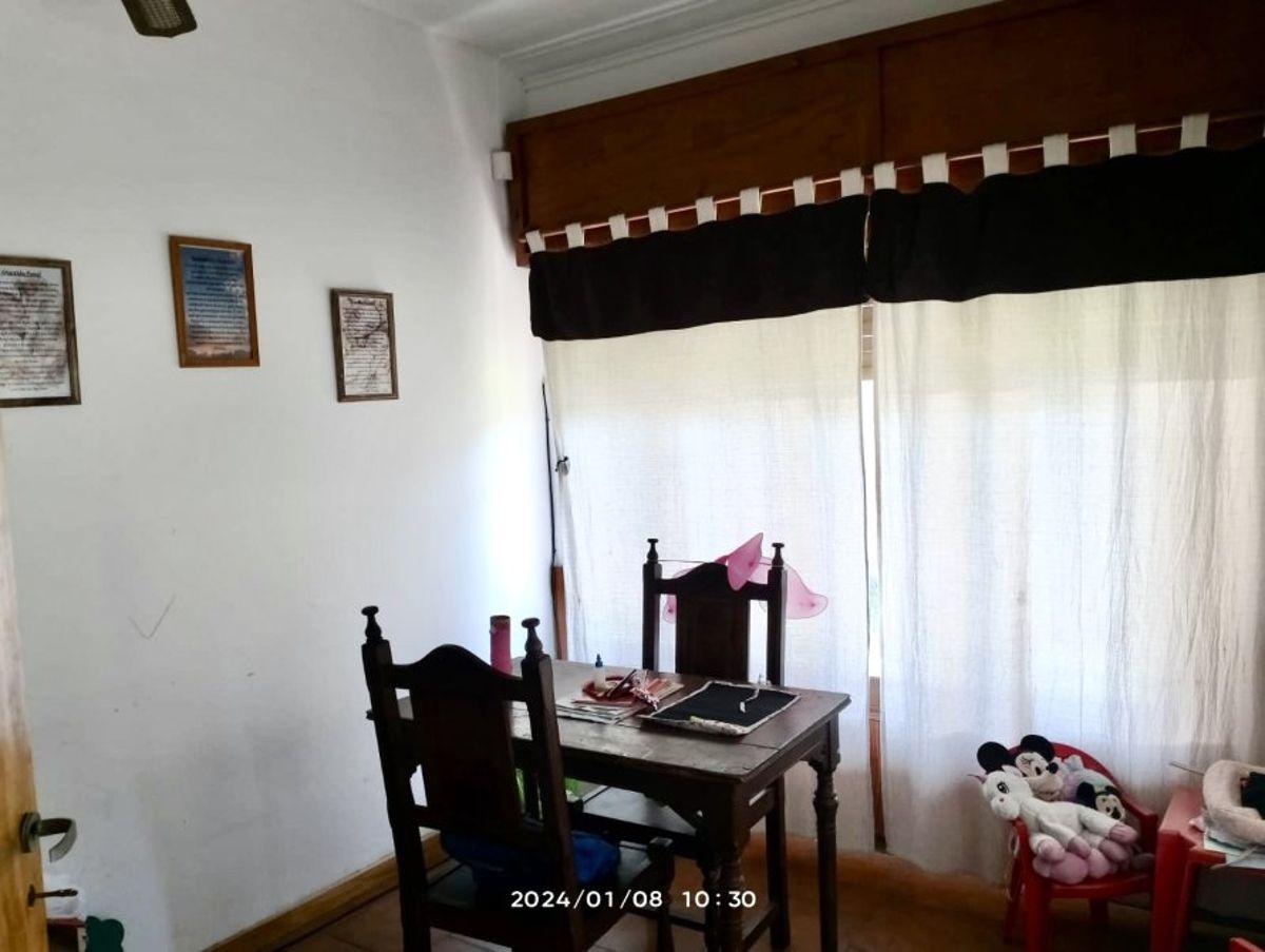 Foto de Casa con Amplio Jardín, Quincho y Piscina en Venta, imagen 2