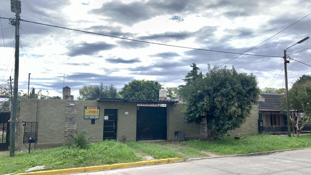 Foto de Casa con Amplio Jardín, Quincho y Piscina en Venta, imagen 1