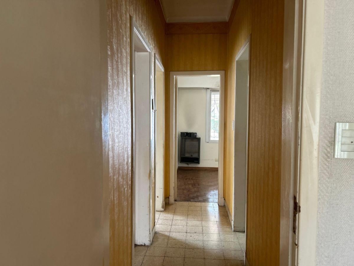 Foto de CASA EN VENTA CON COCHERA, JARDÍN, PILETA Y QUINCHO – TEMPERLEY, imagen 5