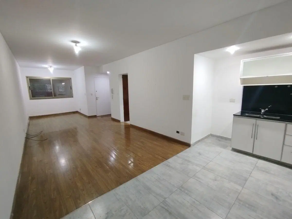 GRAN monoambiente - Agüero y Av. Córdoba - Balcón amplio con lavadero 4
