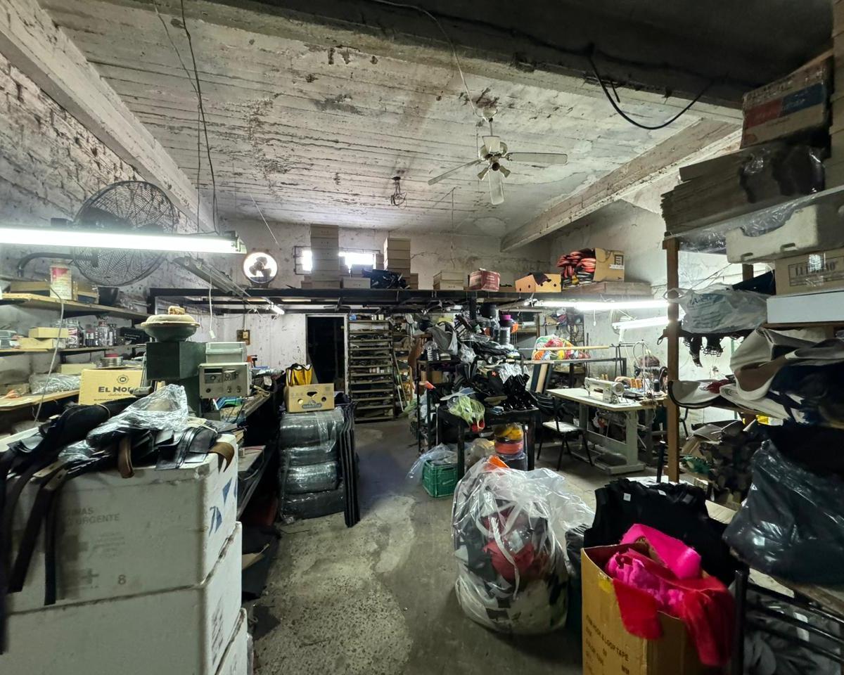 Foto de Mendoza y Juan Crisol - Deposito/Galpon en Venta - Excelente ubicacion, imagen 4