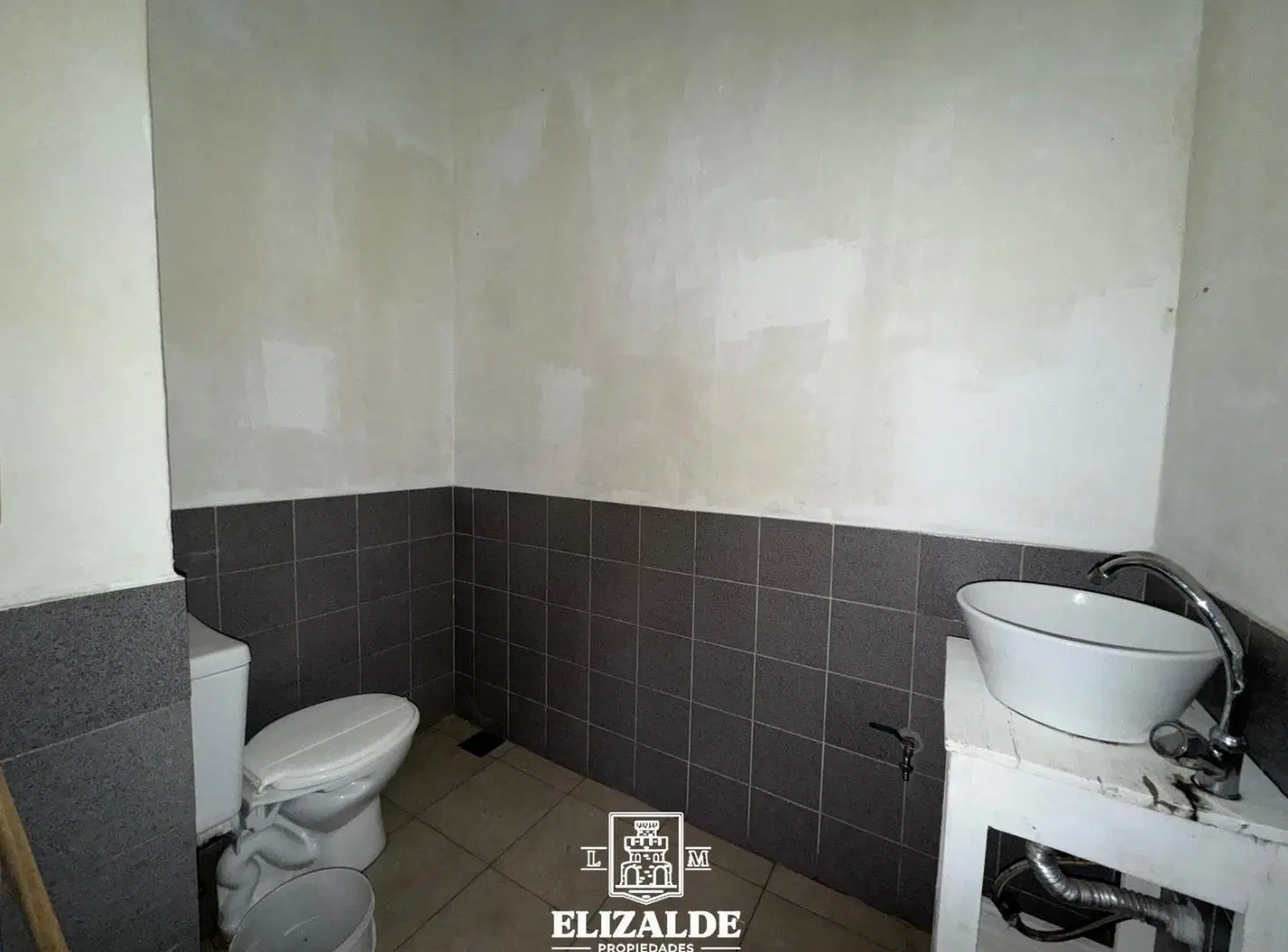 Constitución y Ayacucho - Local en esquina - Venta - San Fernando 5