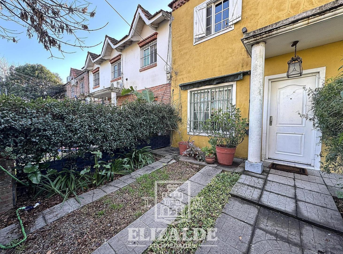 Emilio Zola y Padre Acevedo - Duplex de 3/4 amb con patio con parrilla - Venta