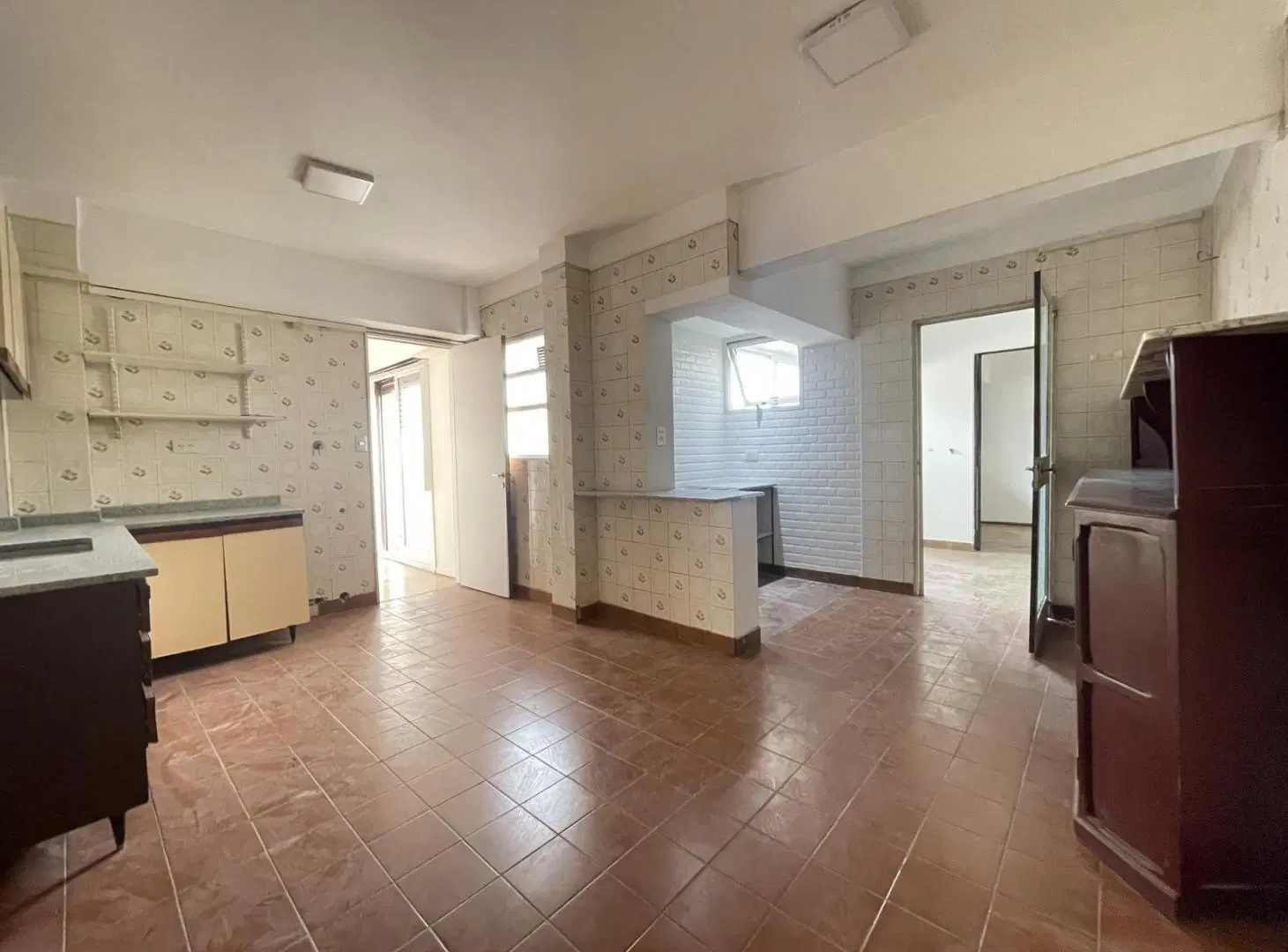 Arenales y Suipacha | 3 Amb C/ Dep. | Balcon Corrido Frente | Cochera Espacio | Todo Luz | Piso Alto 5