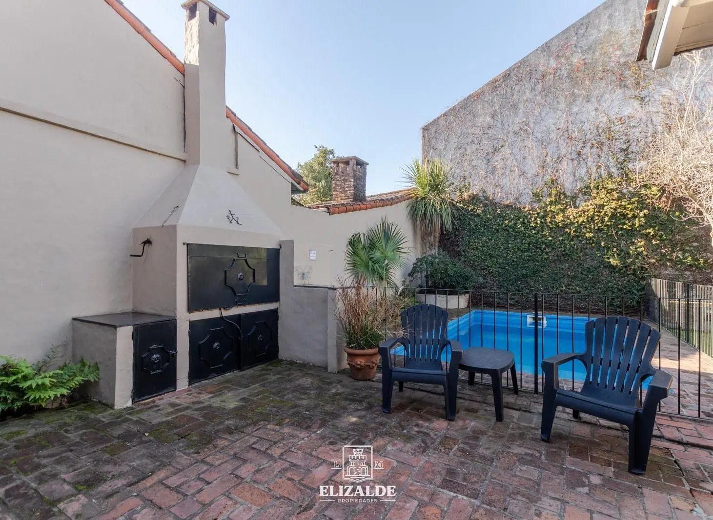 John F. Kennedy  y Zanocchi - Casa con jardin, pileta, parrilla - Venta 2