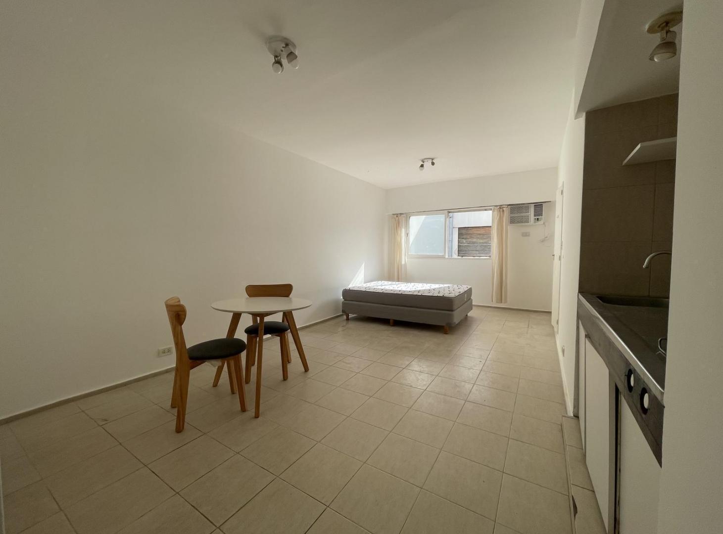 Foto de Juncal y Suipacha | Monoambiente súper Luminoso | Vig 24 hs, imagen 2