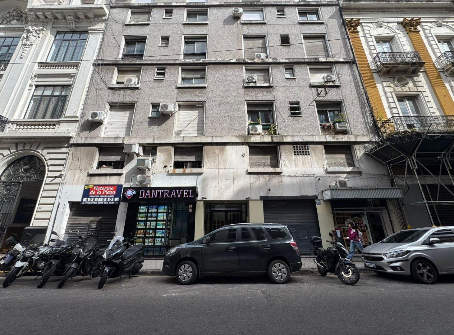 Chacabuco y Hipolito Yrigoyen - Ideal Flipping - 2/3 amb con patio - Venta