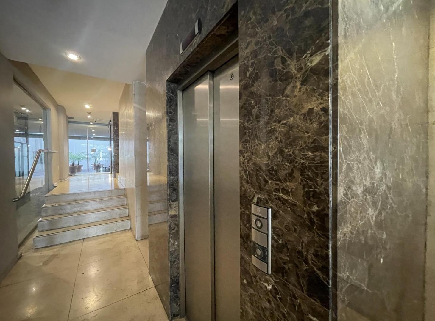Foto de Juncal y Esmeralda - Ideal Inversión - Pileta - Venta, imagen 1