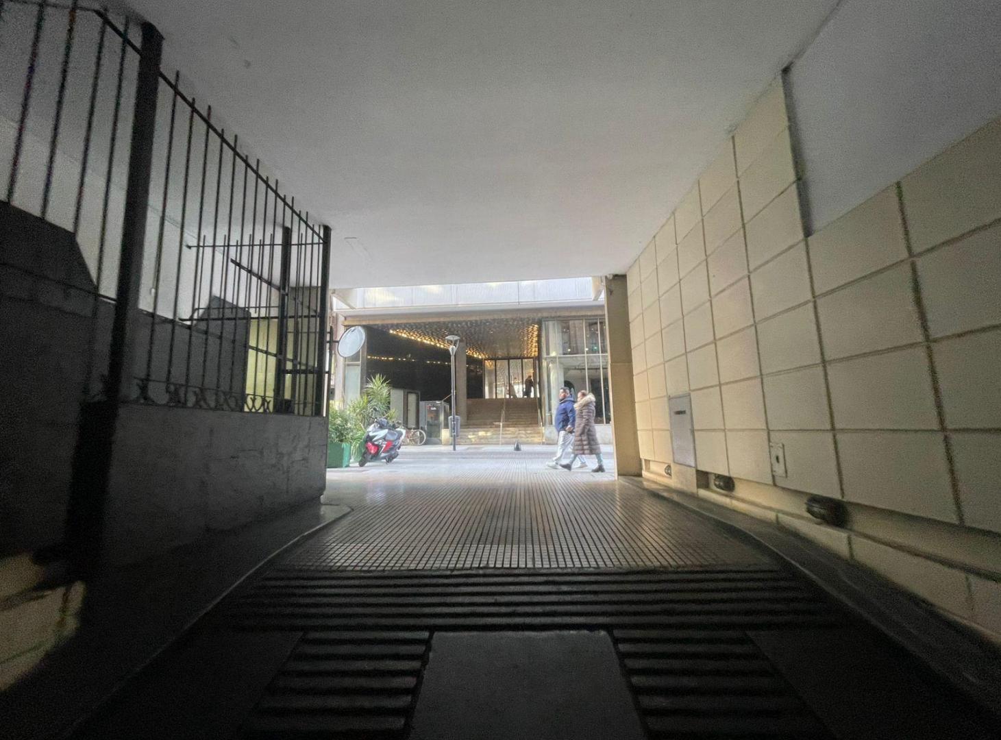 Foto de Esmeralda y Santa Fe I Retiro I Muy Buena Cochera, imagen 2