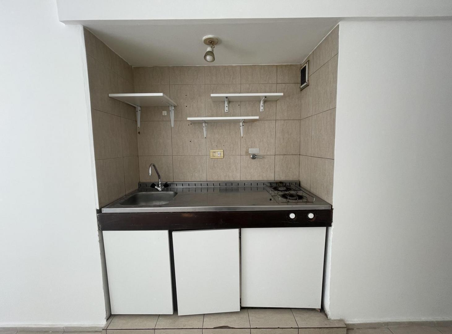 Foto de Juncal y Suipacha | Monoambiente súper Luminoso | Vig 24 hs, imagen 4