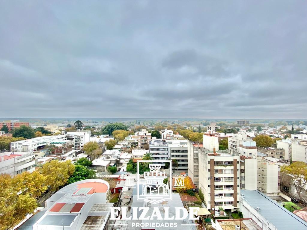 Foto de Constitucion y Quirno Costa - Piso alto luminoso con coch y baul - San, imagen 3