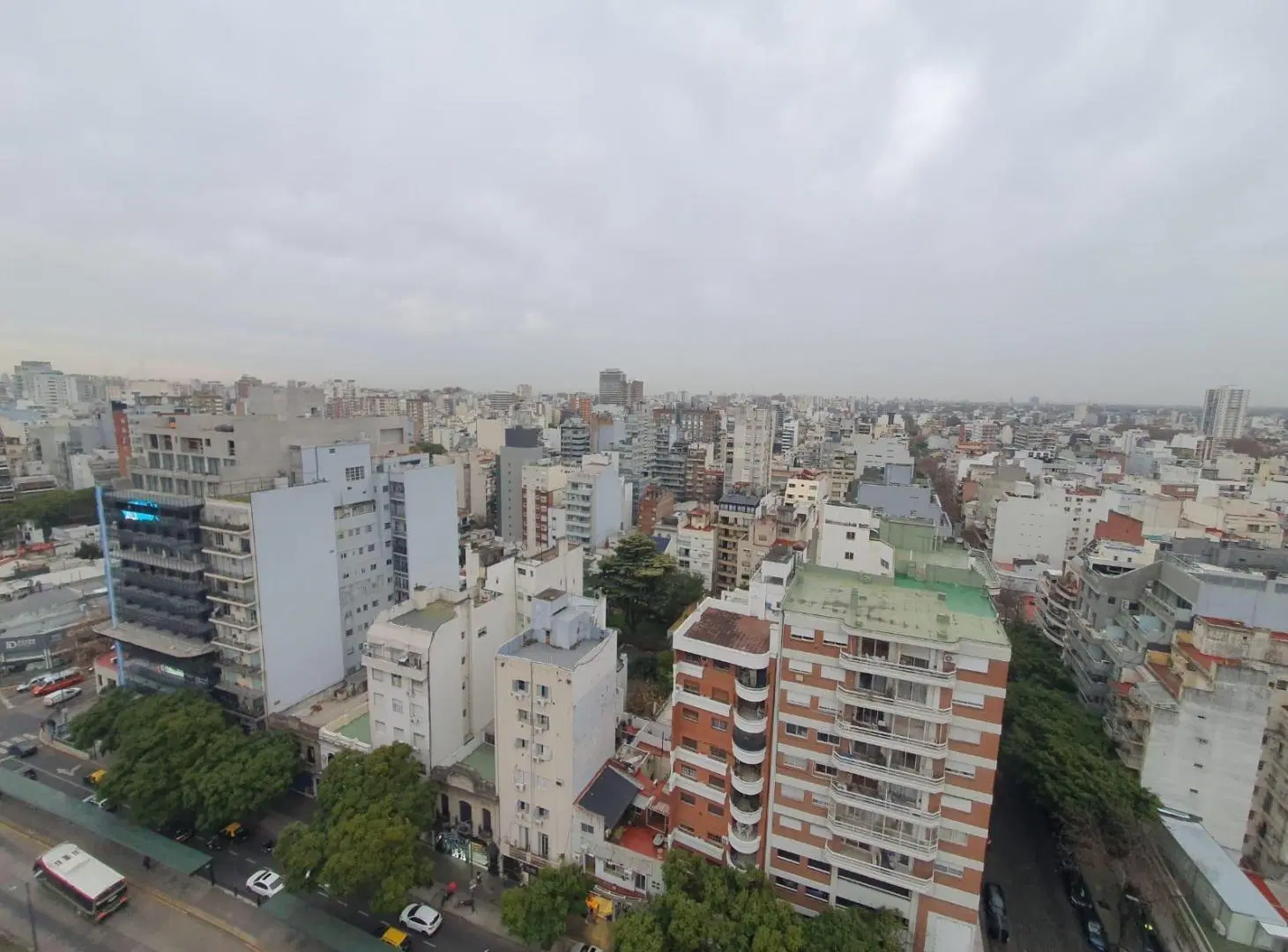 Quesada 2300 Piso alto con balcón 2