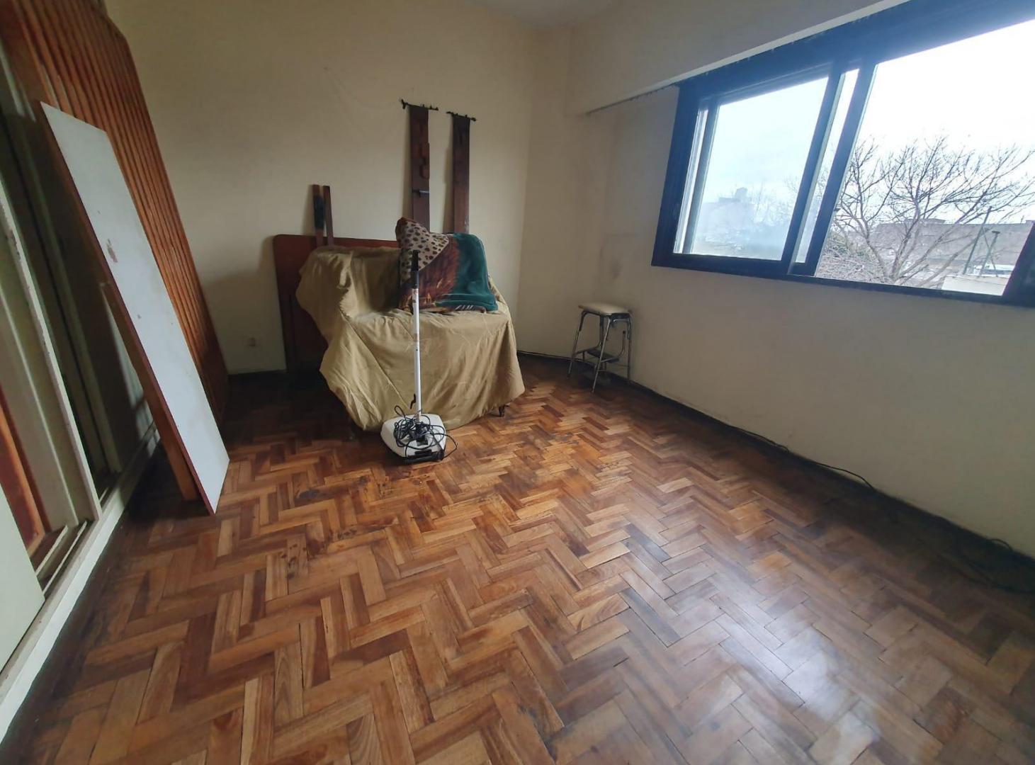 Foto de Departamento Pareja al 2100 esquina a la calle con balcón, imagen 4