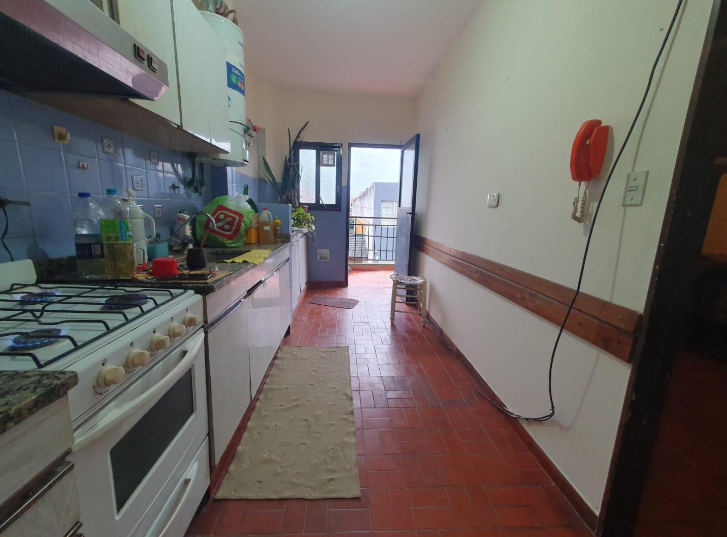 Foto de Departamento Pareja al 2100 esquina a la calle con balcón, imagen 4