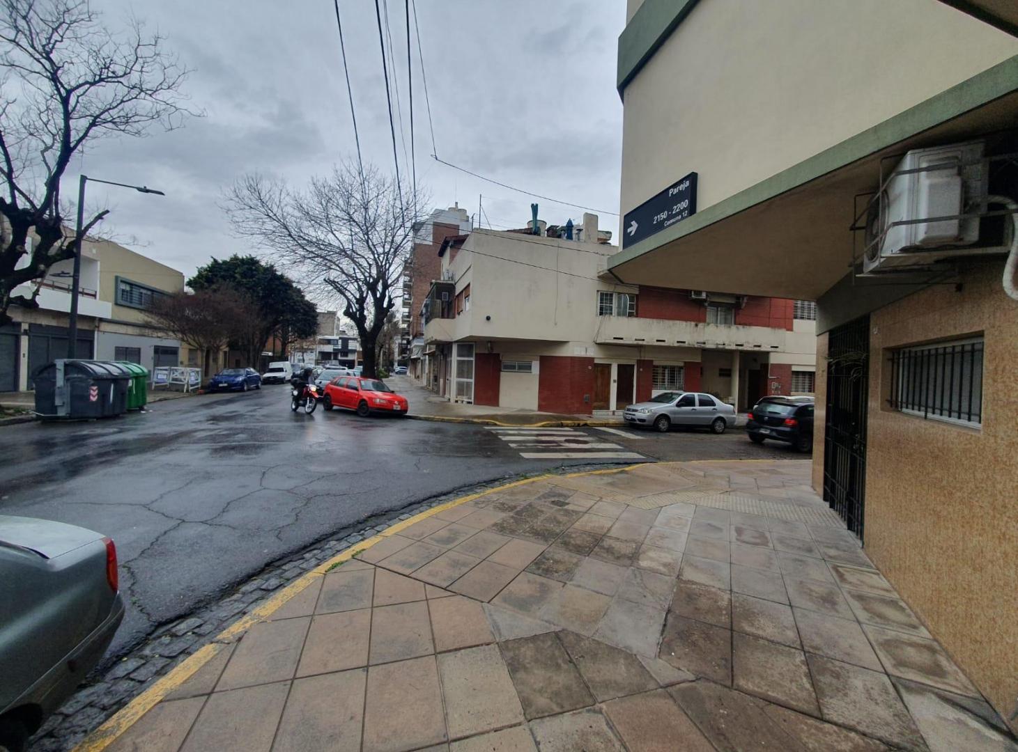 Foto de Departamento Pareja al 2100 esquina a la calle con balcón, imagen 3