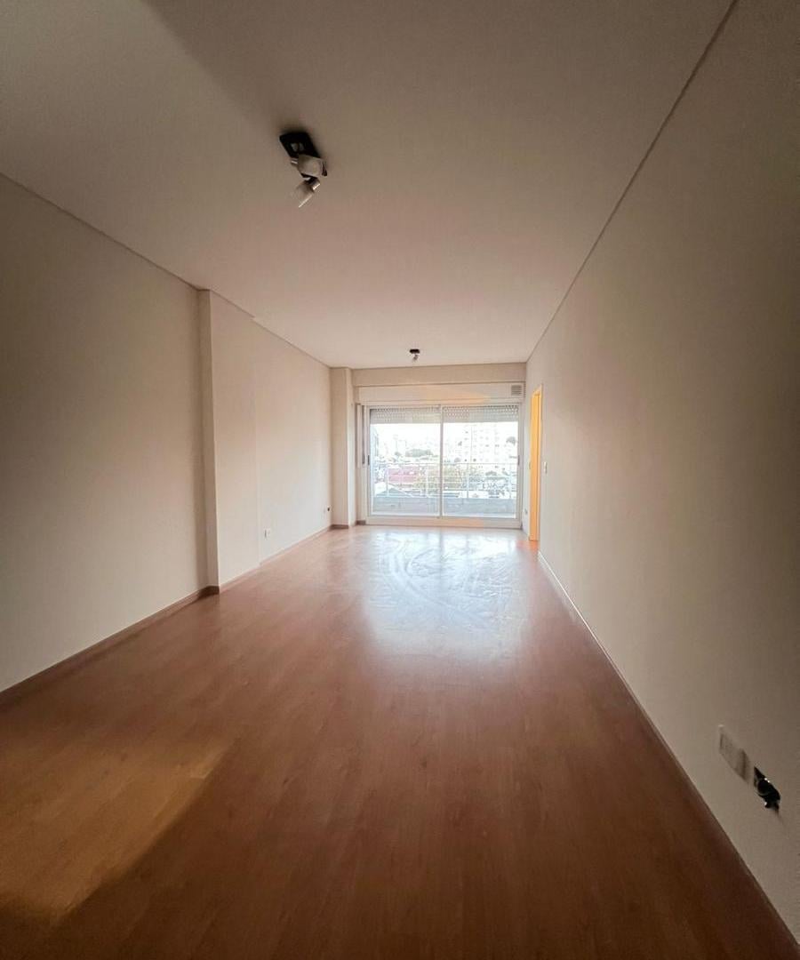 MONOAMBIENTE DIVISIBLE CON BALCÓN Y VISTAS ABIERTAS | SÚPER LUMINOSO