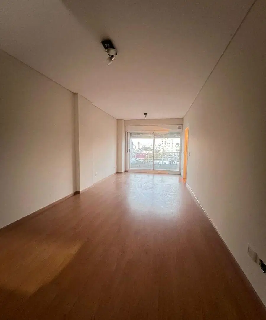 Alquiler Monoambiente Divisible Con Balcón Y Vistas Abiertas | Súper Luminoso 1