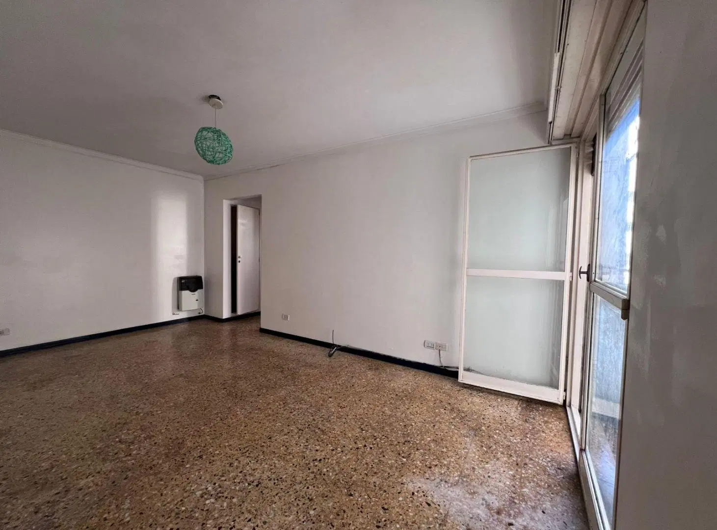 Venta 2 Ambientes Amplio Y Súper Luminoso En Caballito | 52 M2 | Baulera | Bajas Expensas 2