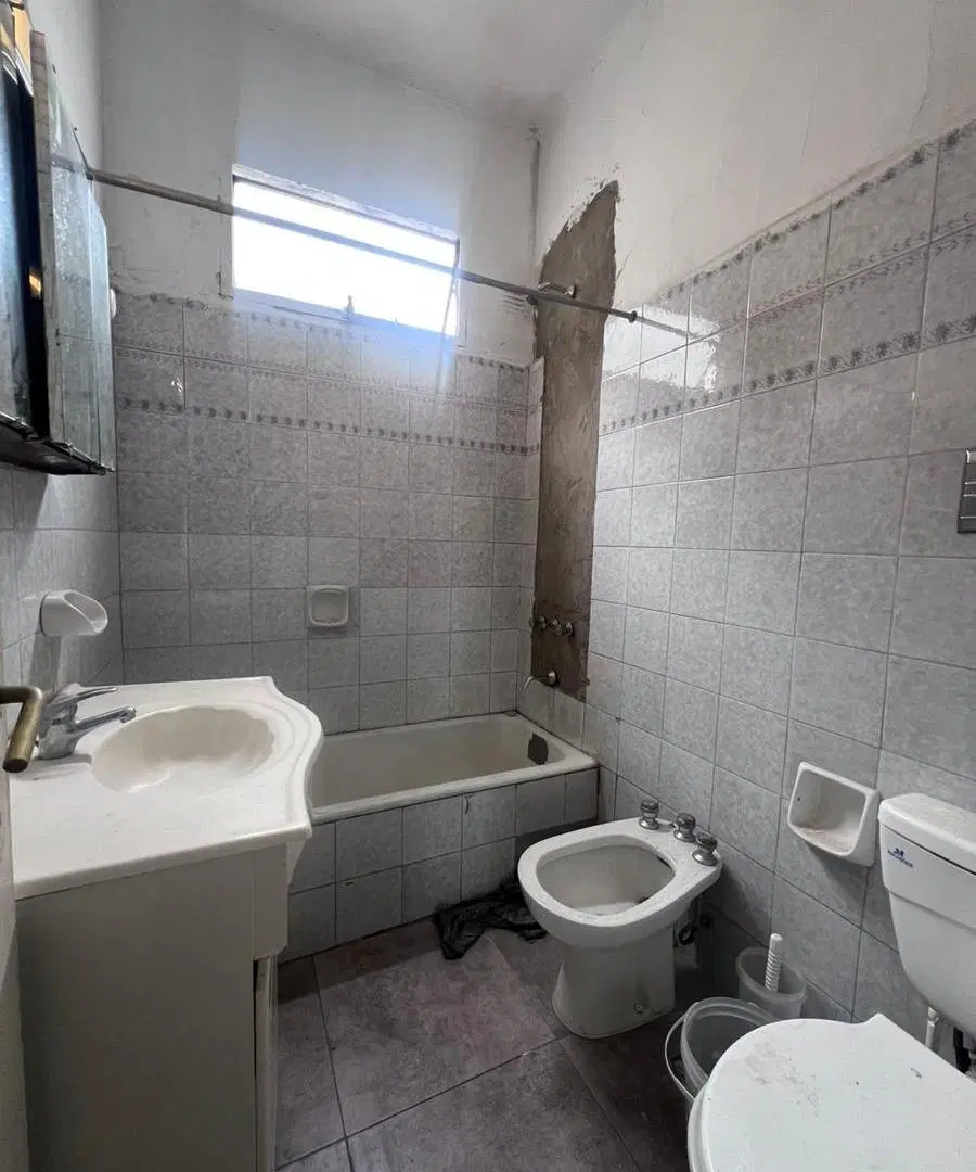 2 Ambientes En Caballito | Bajas Expensas | A Reciclar | Excelente Ubicacion 8