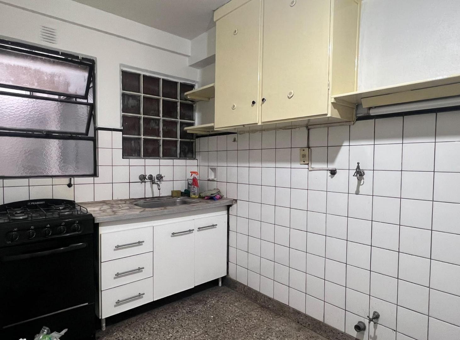 Foto de 2 Ambientes Con Amplia Cocina Independiente - Excelente Ubicacion, imagen 1