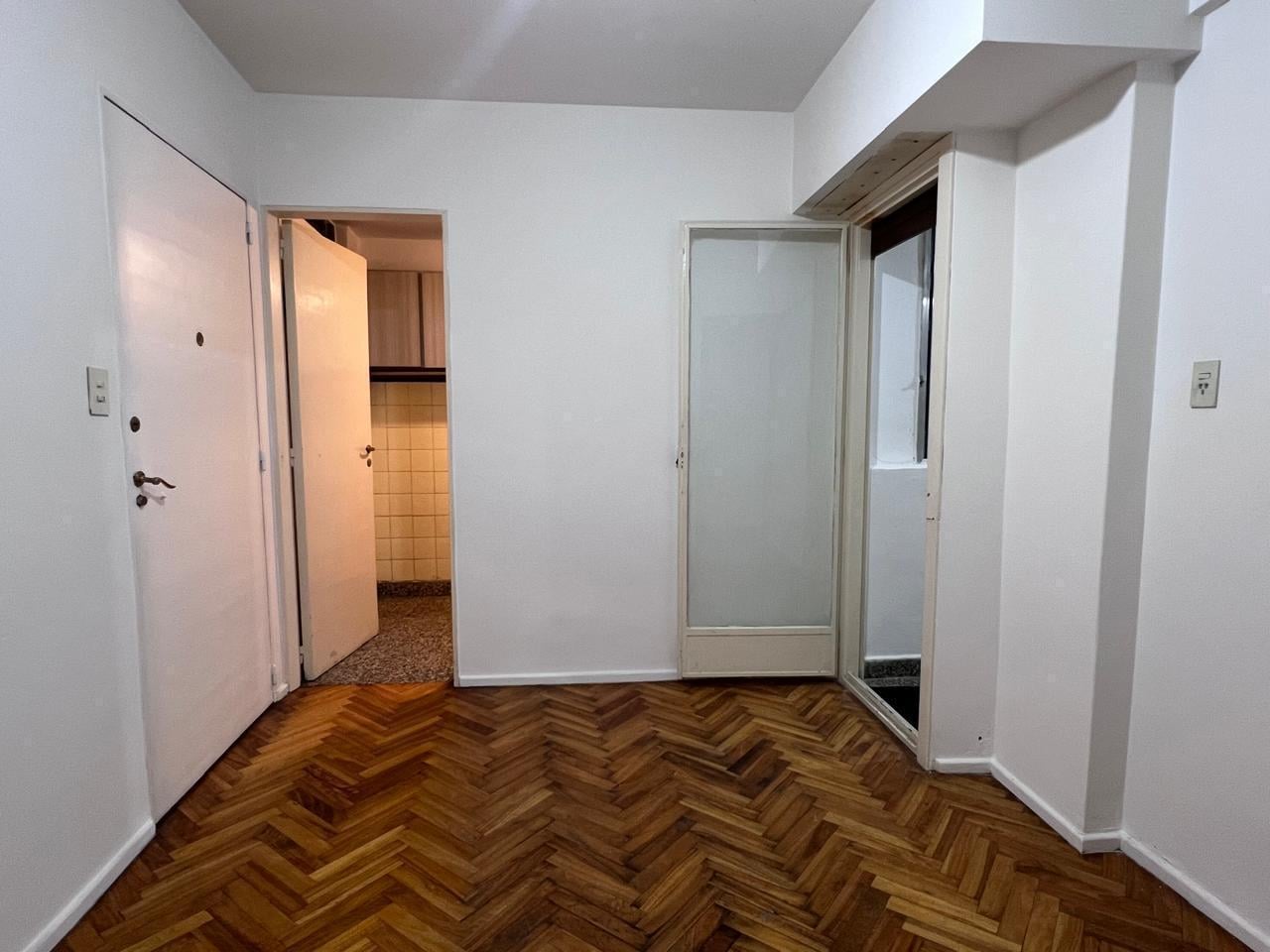 Foto de 2 Ambientes En Alquiler Excelente Ubicación Y Bajas Expensas, imagen 2