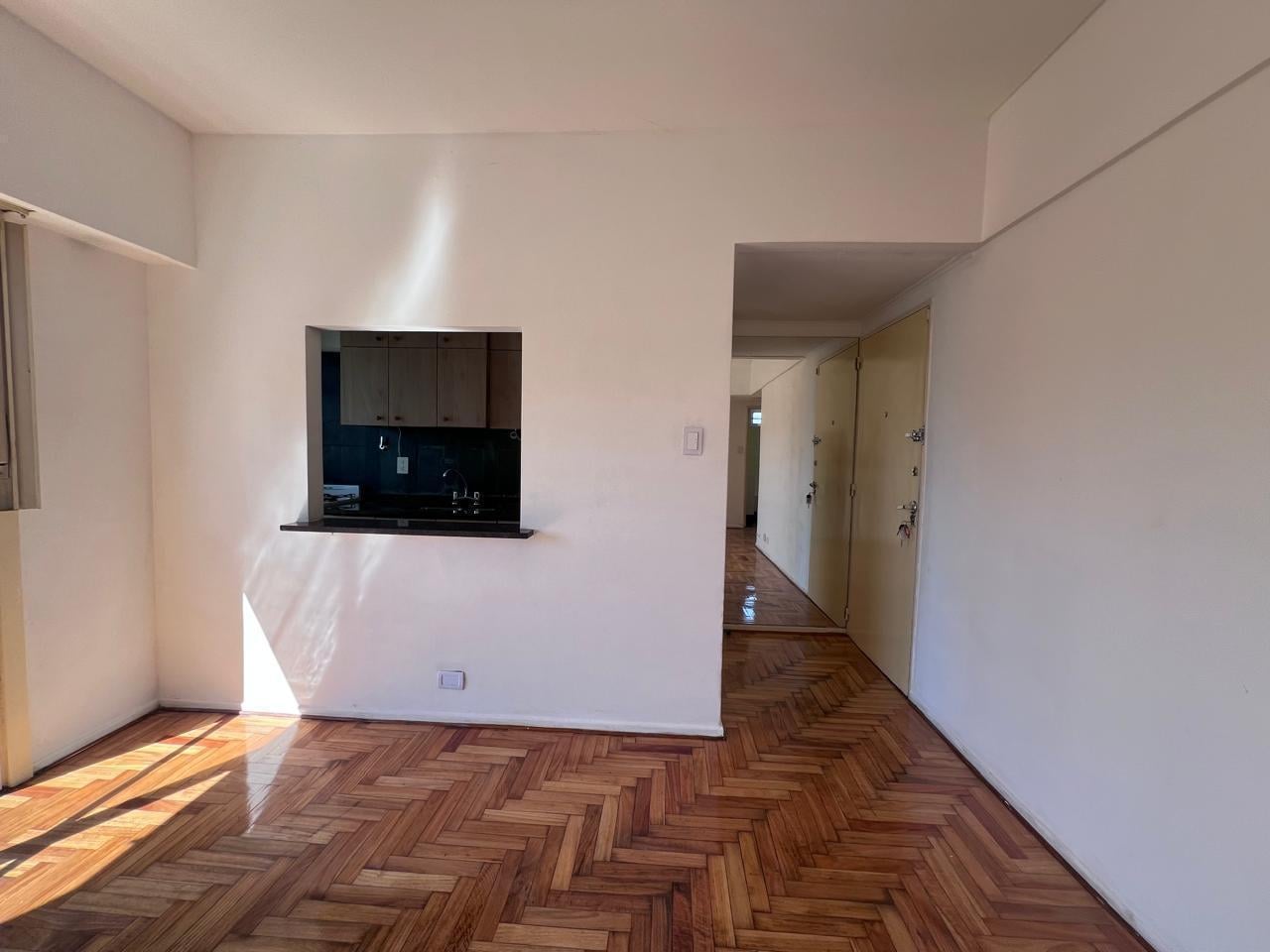 Foto de Amplio 2 Ambientes Súper Luminoso Y Con Bajas Expensas, imagen 4