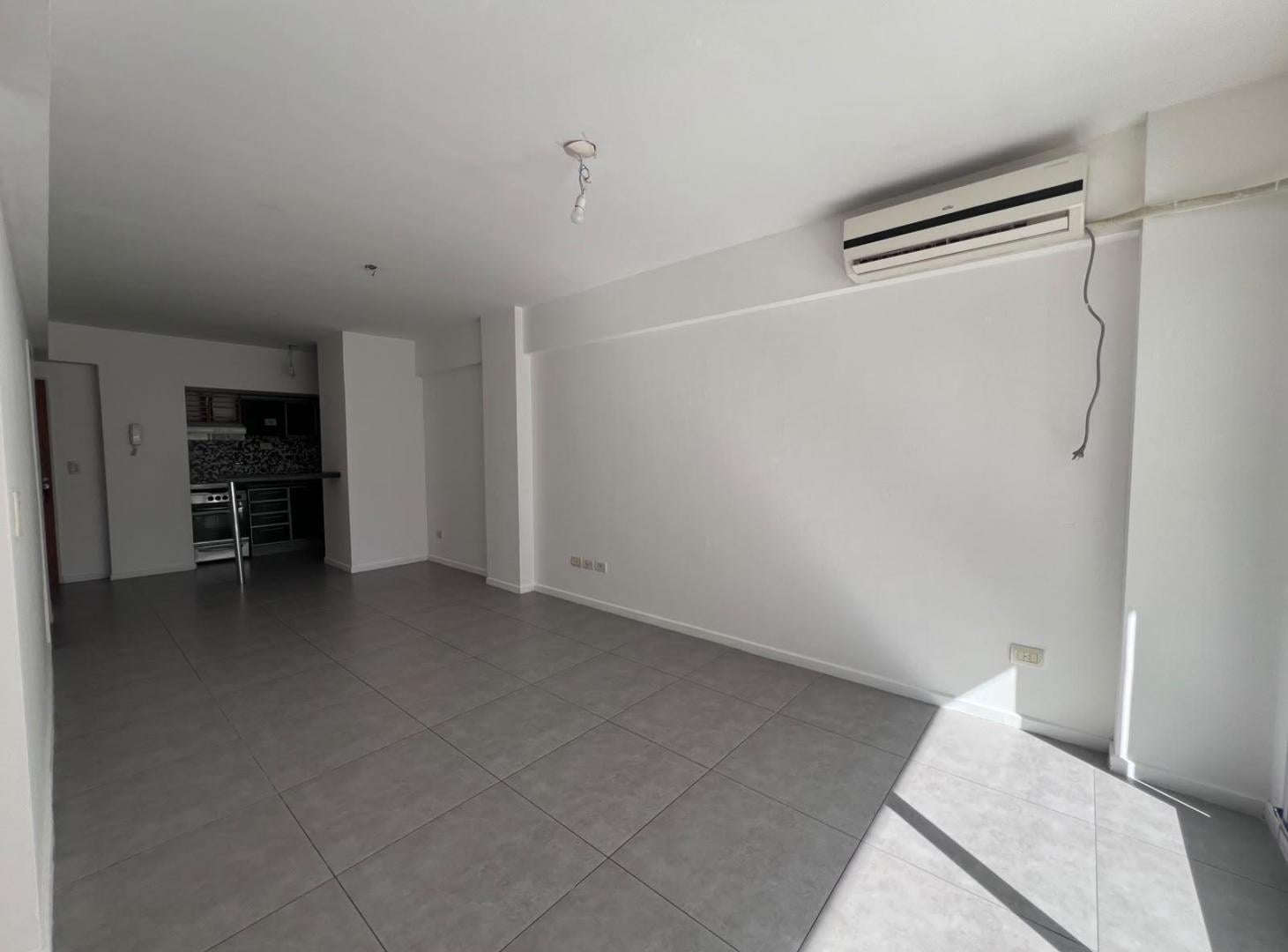Foto de Amplio Monoambiente Divisible Con Balcón Aterrazado - Excelente, imagen 4