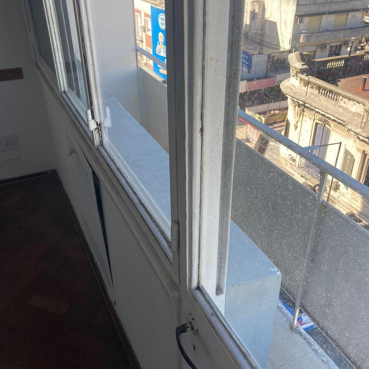 Foto de Departamento 3 Ambientes En Excelente Ubicación En Lomas, imagen 3