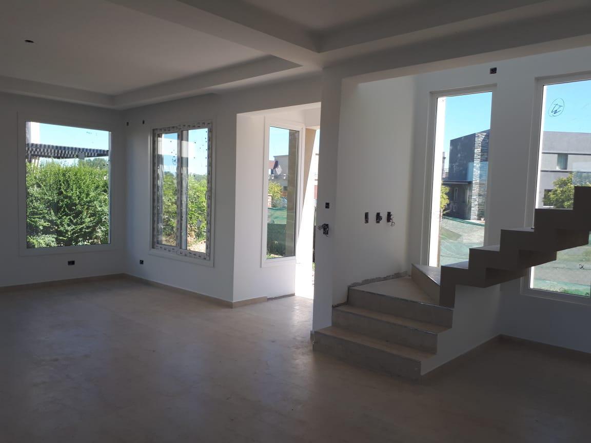 Casa en Venta y Alquiler - Cantón Norte 4