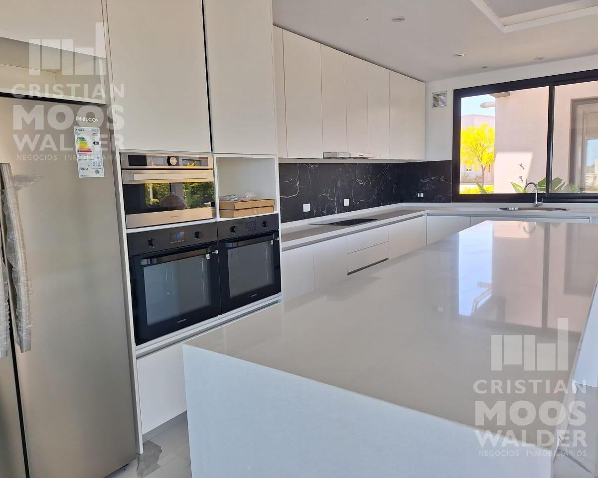 Casa en venta 5 ambientes Muelles
