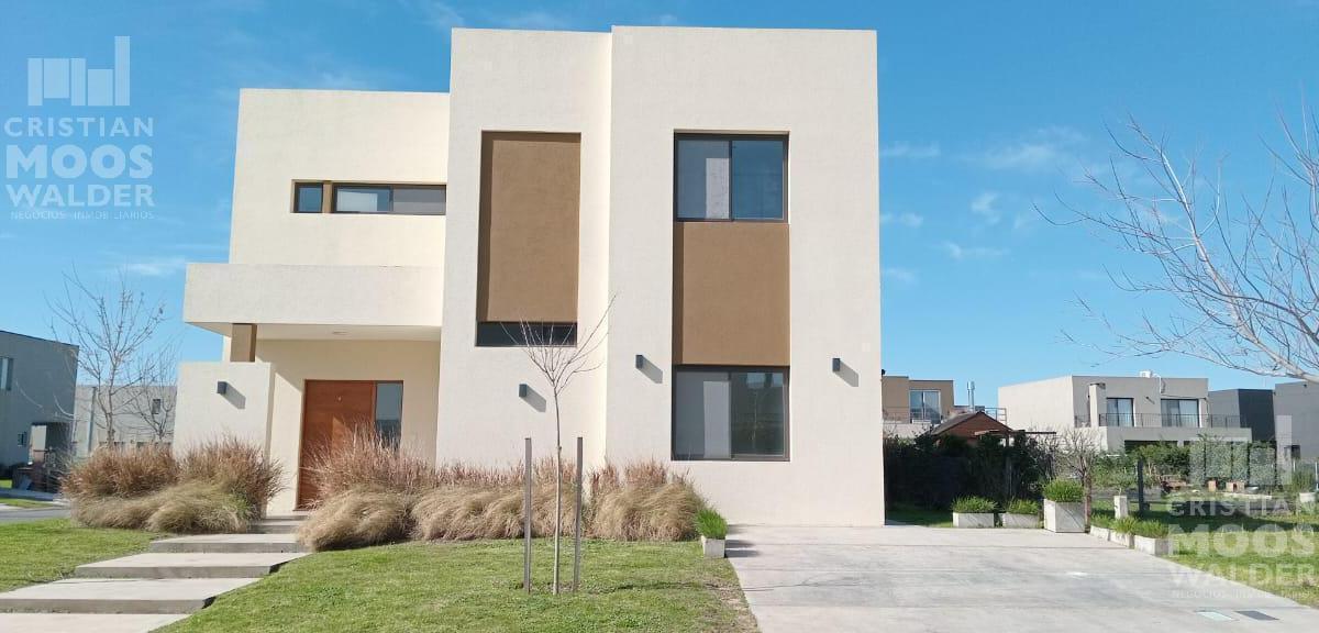 Excelente Casa en Puertos del Lago