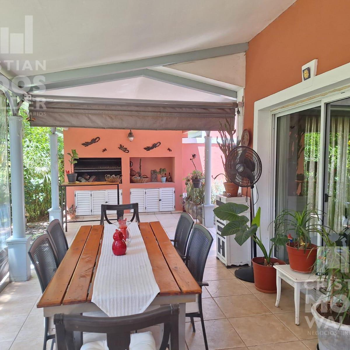 Casa en venta 3 ambientes- en el bosque de Barrio Septiembre.
