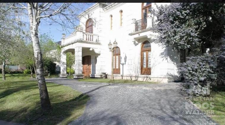 Majestuosa Casa en Barrio Septiembre Escobar