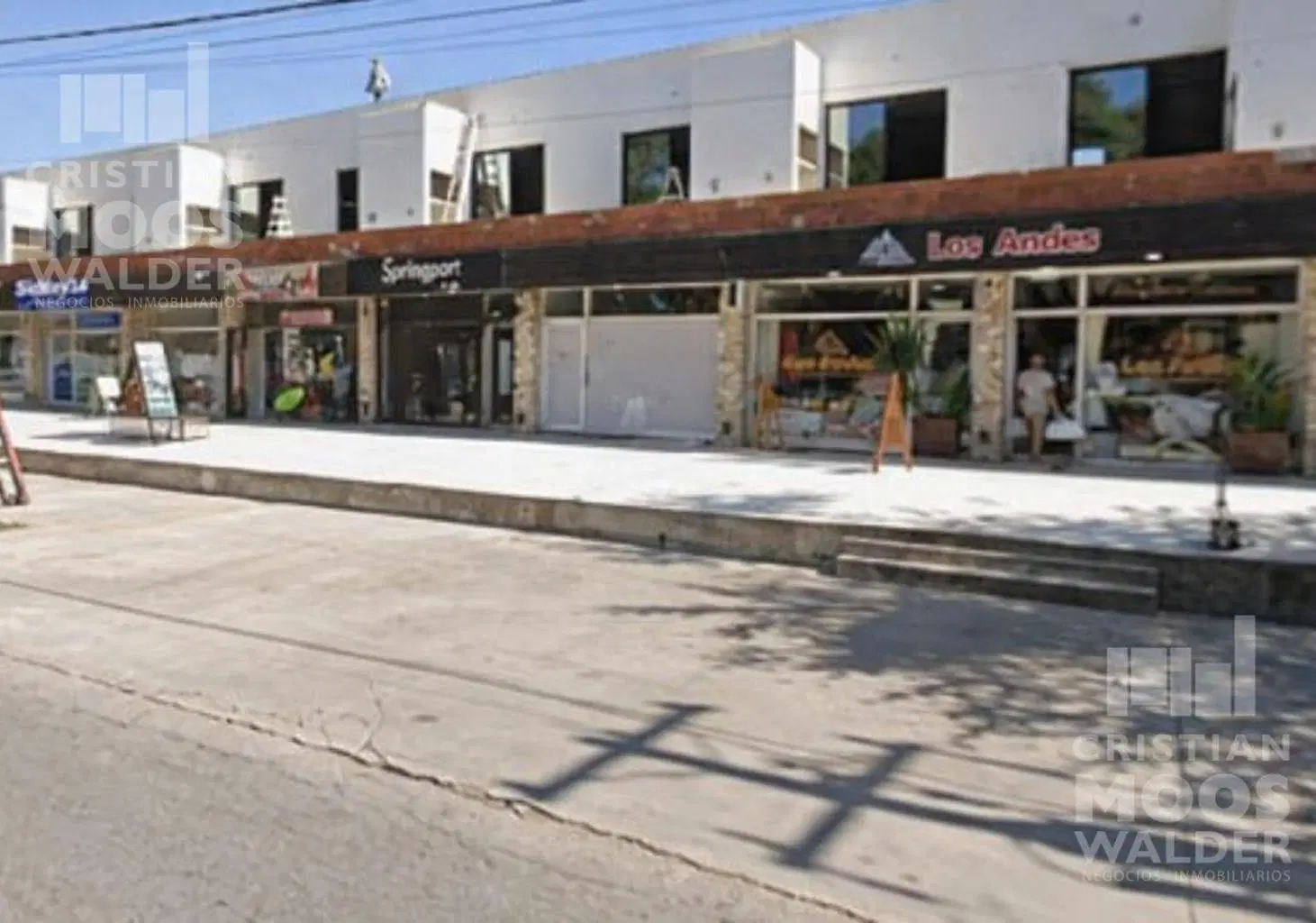 Local  en alquiler - Loma Verde sobre calle Los Cedros 4