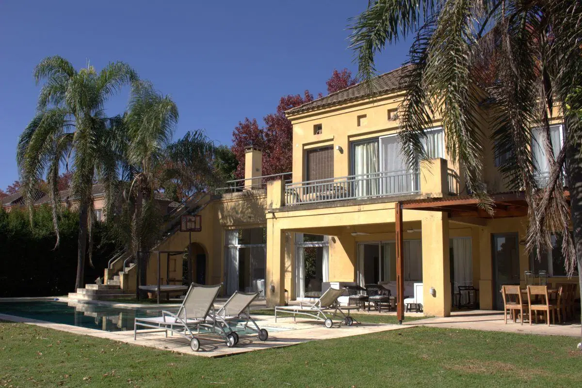 Club Newman - Casa en Venta sobre la cancha de Golf 2