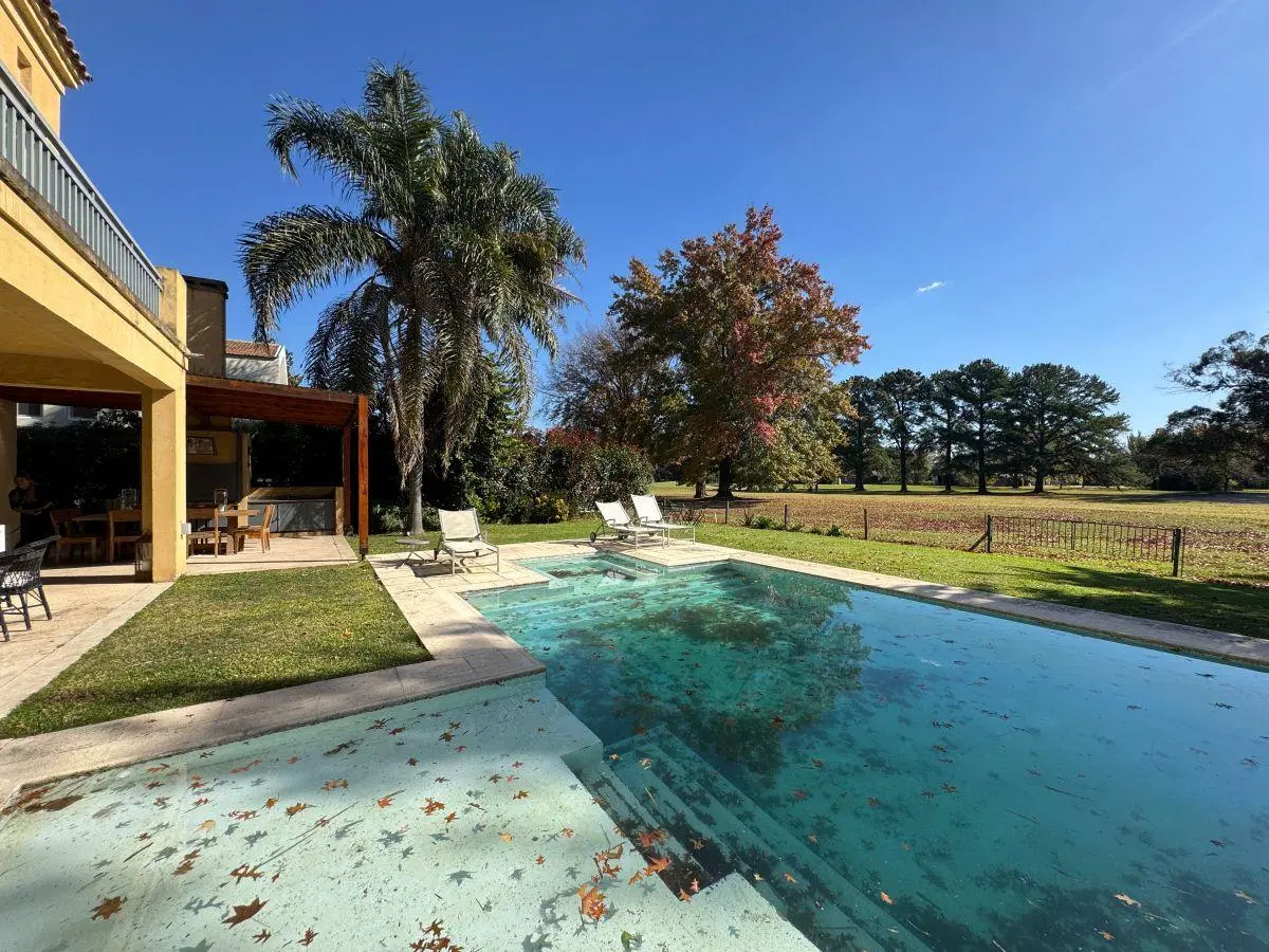 Club Newman - Casa en Venta sobre la cancha de Golf 3