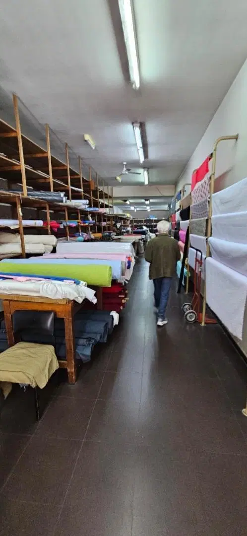 Alquiler Local Once sin expensas apto todo destino 1