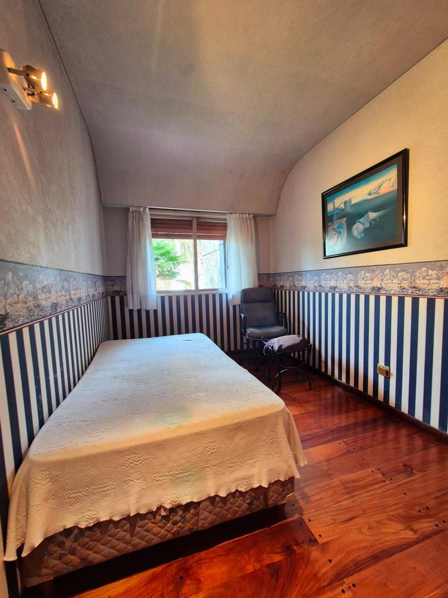 Casa 7 Ambientes - 4 Dorm - 2 Cocheras - Jardin y Piscina 3