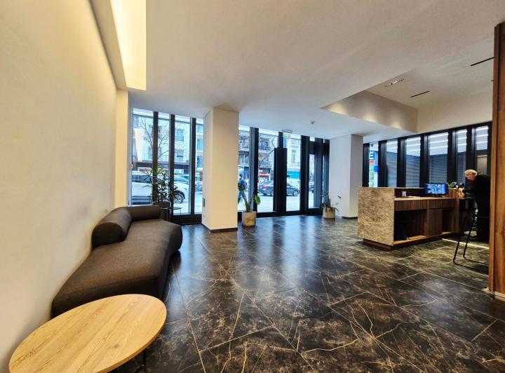 Foto de OFICINAS AMERICA - OPORTUNIDAD - 1.000m2 - 4 COCHERAS - VIGILANCIA 24HS, imagen 2