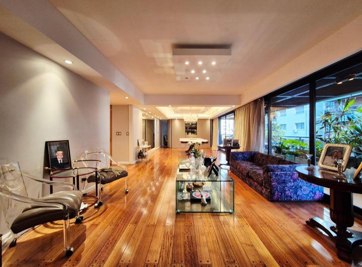PISO EN TORRE EN EL CORAZON DE RECOLETA - 4 DORM + FAMILY - 2 COCHERAS 2