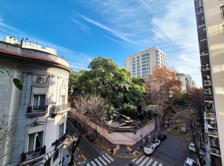 PISO EN TORRE EN EL CORAZON DE RECOLETA - 4 DORM + FAMILY - 2 COCHERAS 1