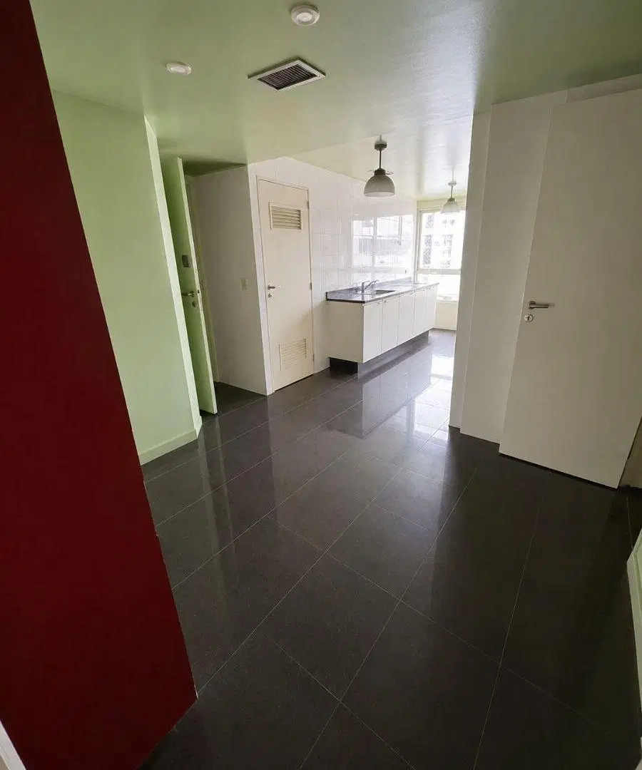 Hermoso Piso de 170 metros 3 Dormitorios + dependencia y cochera doble 5