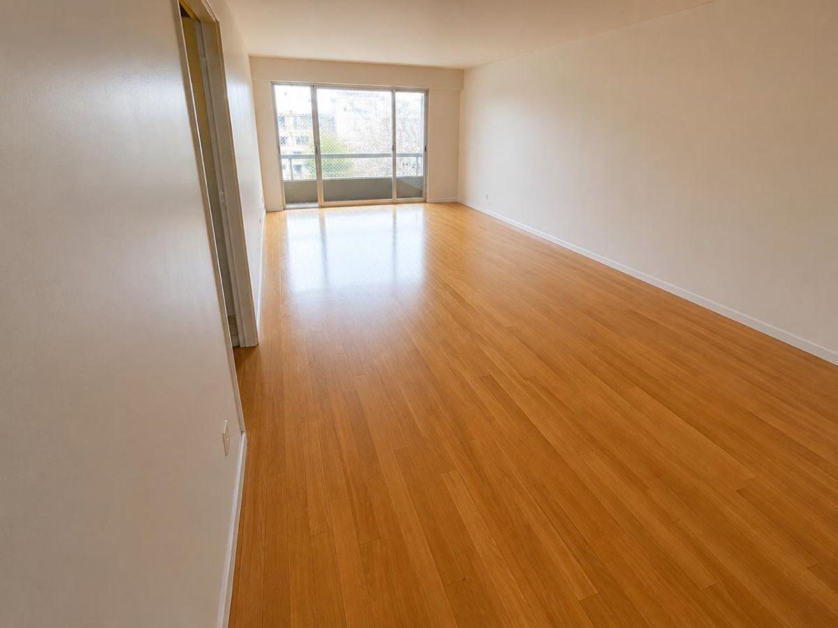 Foto de Hermoso Piso de 170 metros 3 Dormitorios + dependencia y 2 Cocheras, imagen 2