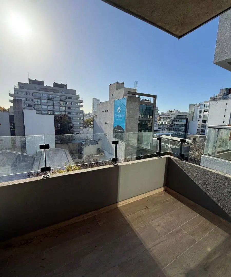 PISO ALTO - SÚPER LUMINOSO - APTO PROFESIONAL 5