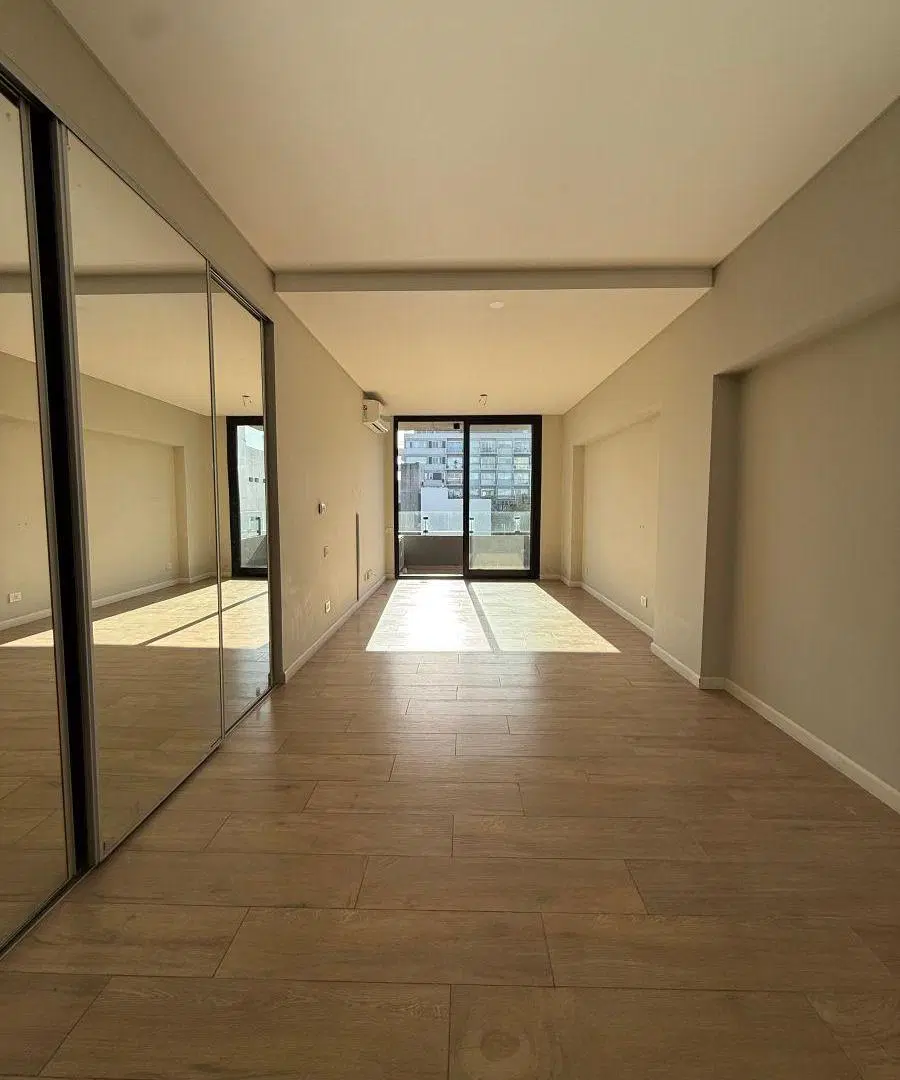 PISO ALTO - SÚPER LUMINOSO - APTO PROFESIONAL 4
