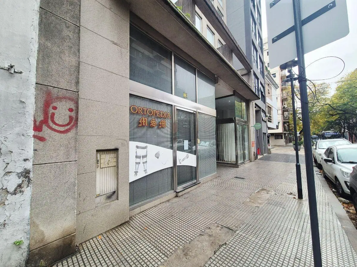 Excelente Oficina a metros del Hospital Italiano 3
