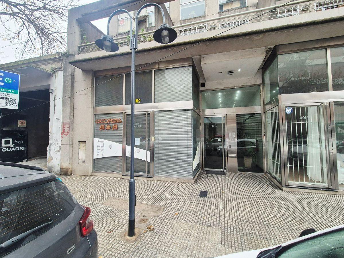 Excelente Oficina a metros del Hospital Italiano
