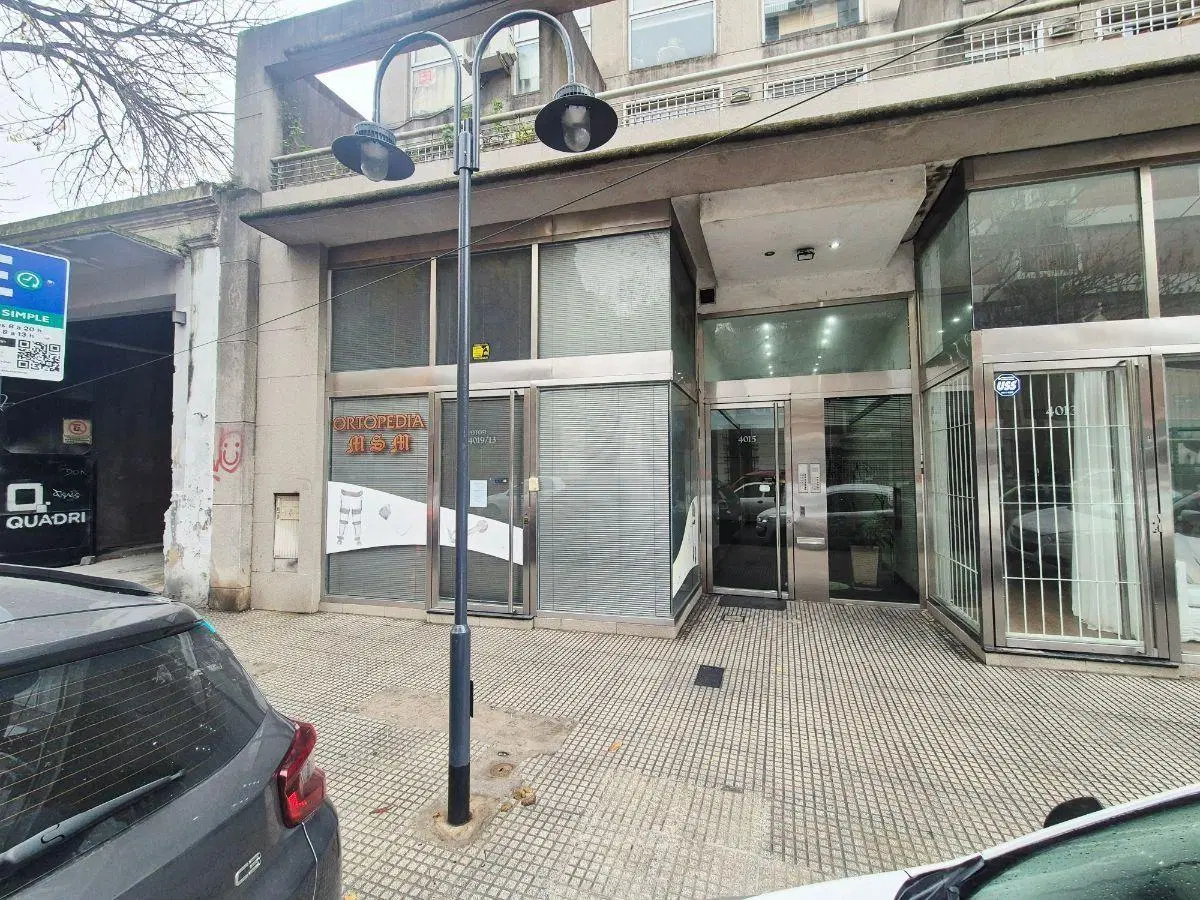 Excelente Oficina a metros del Hospital Italiano 2